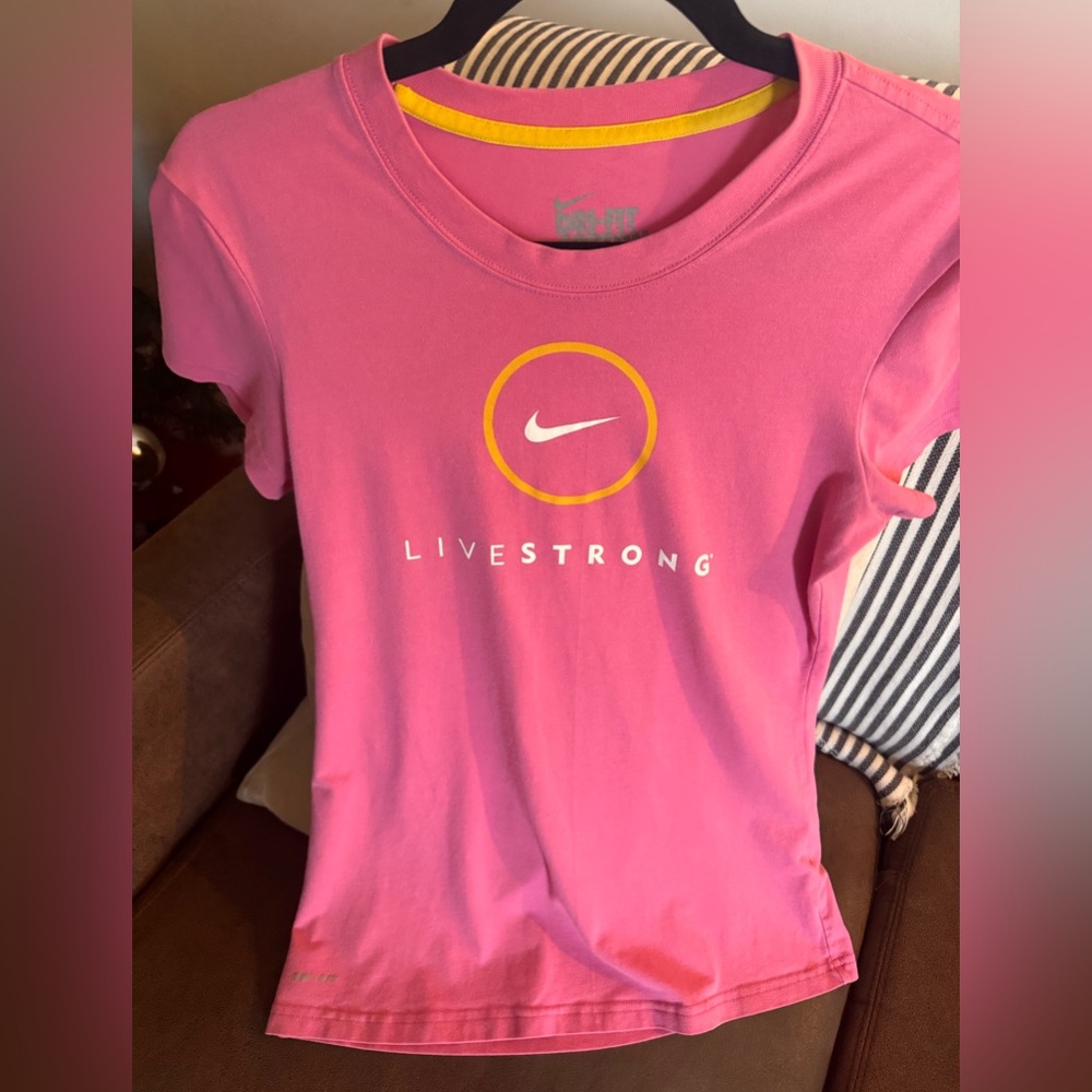 Nike Livestrong tee 💗